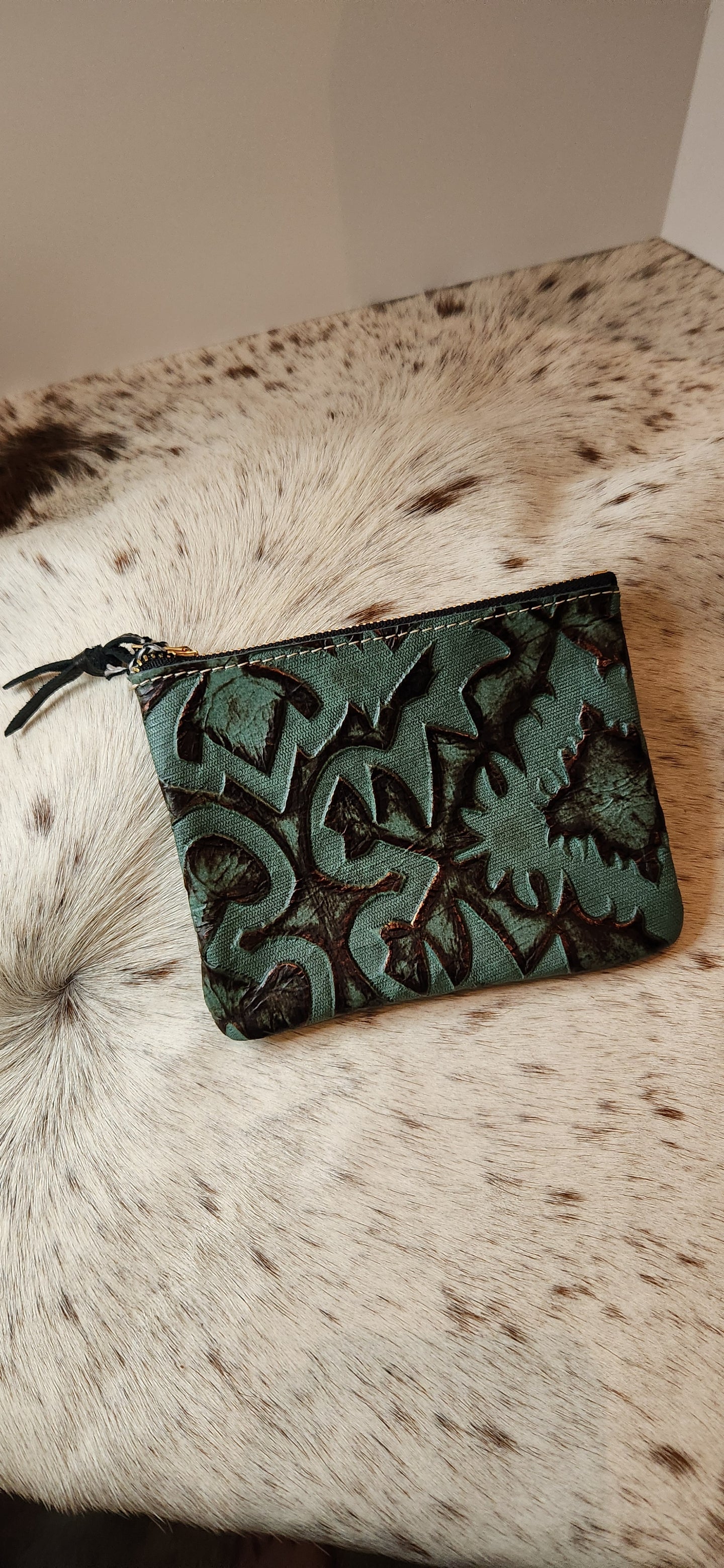 EMBOSSED LEATHER COIN/POUCH