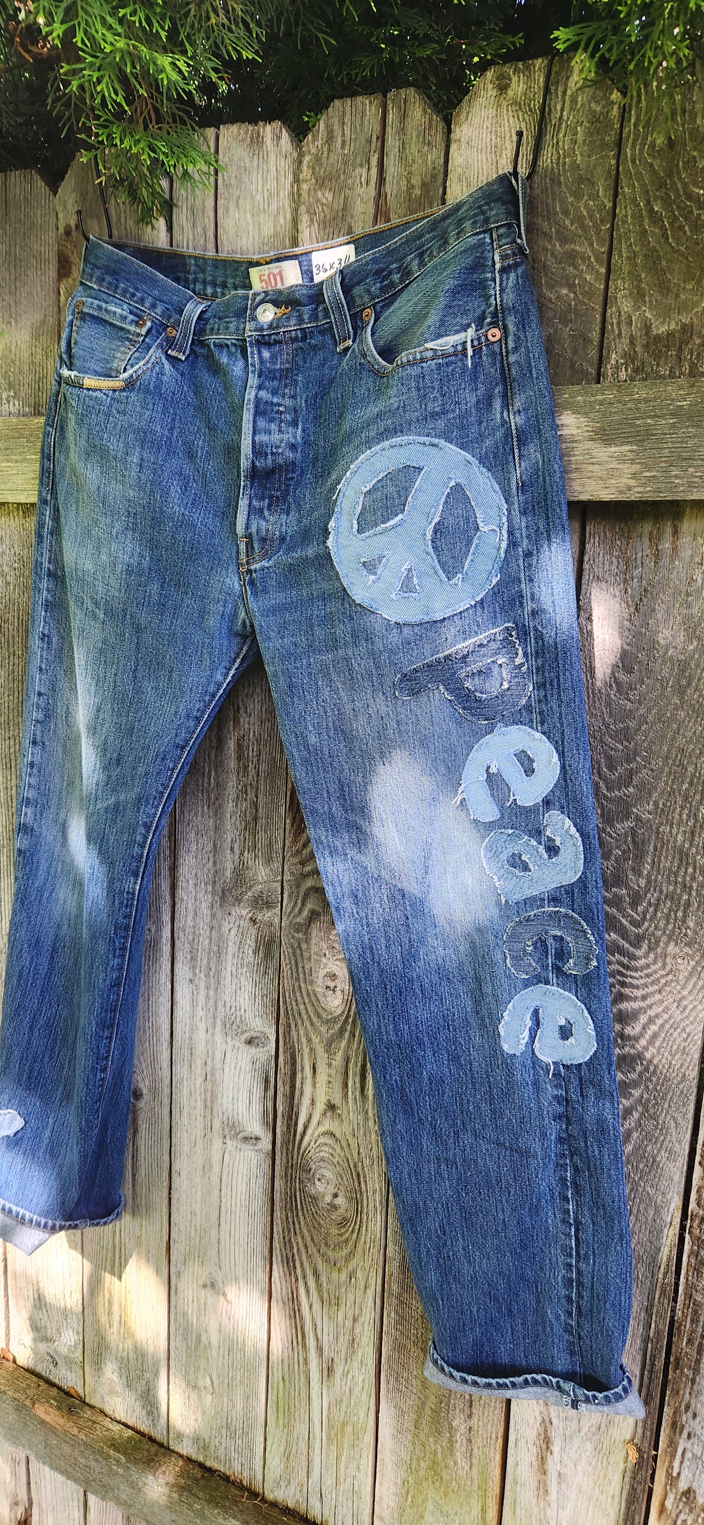 LEVI 501 JEANS- Peace 36 x 34