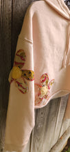 Sweatshirt/Cropped w/daisy applique  Med.  Peach