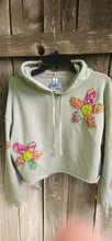 Sweatshirt/Cropped w/daisy applique  Large/ Seafoam